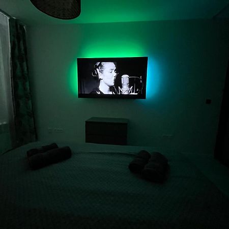 Deluxe Apartment เตร็นชีน ภายนอก รูปภาพ