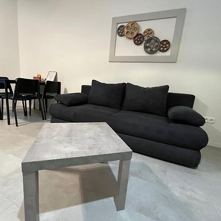 Deluxe Apartment เตร็นชีน ภายนอก รูปภาพ