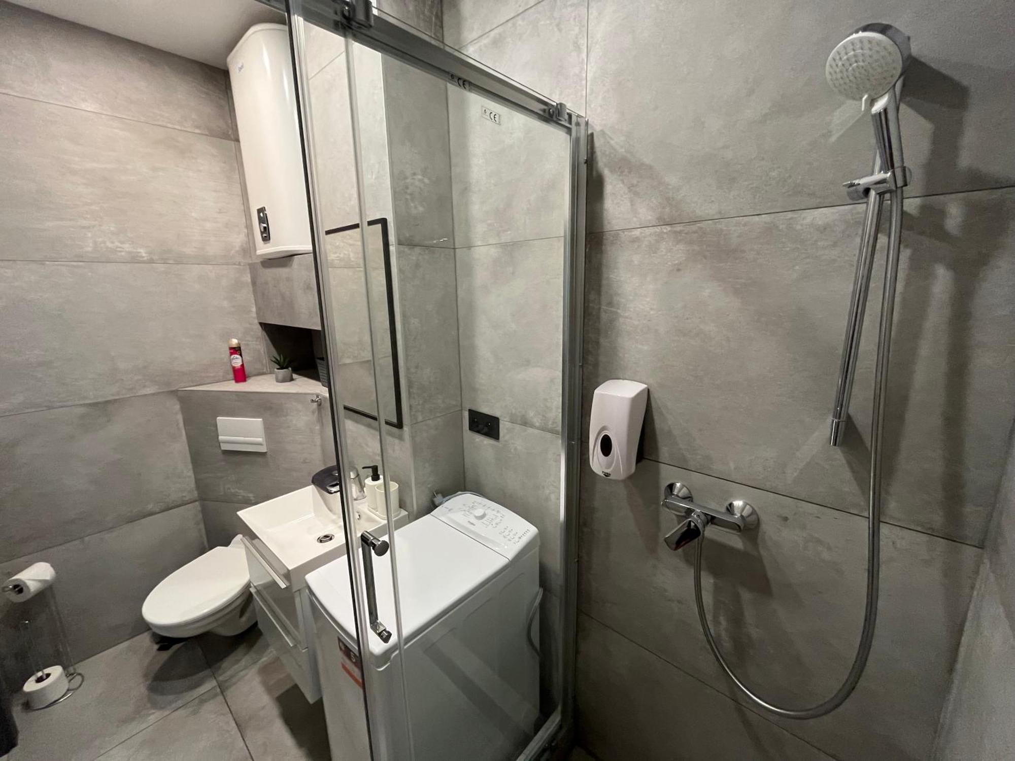 Deluxe Apartment เตร็นชีน ภายนอก รูปภาพ