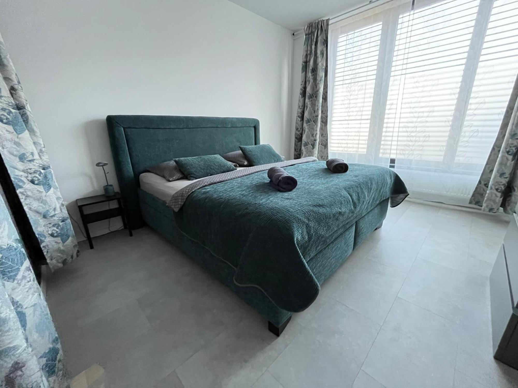 Deluxe Apartment เตร็นชีน ภายนอก รูปภาพ