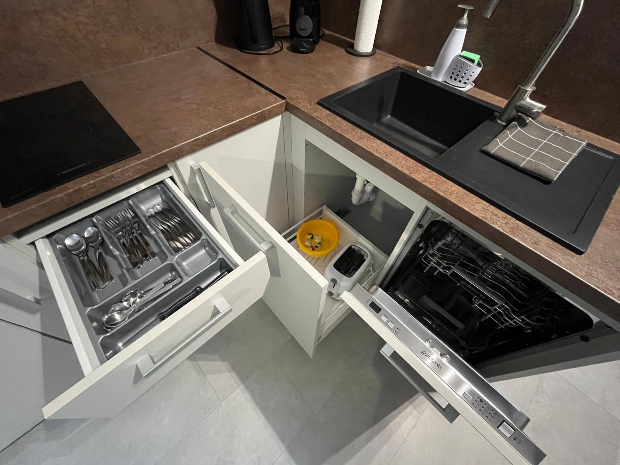 Deluxe Apartment เตร็นชีน ภายนอก รูปภาพ